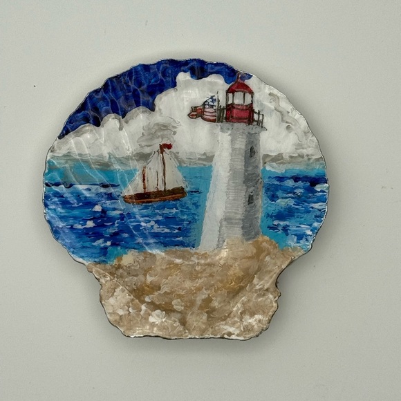 Hand-Painted Harbor-view Lighthouse Seashell Decor - Picture 3 of 8